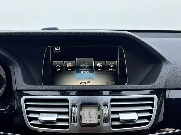 Mercedes-Benz E-Class — фото 16