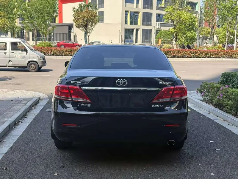 Toyota Camry — фото 5