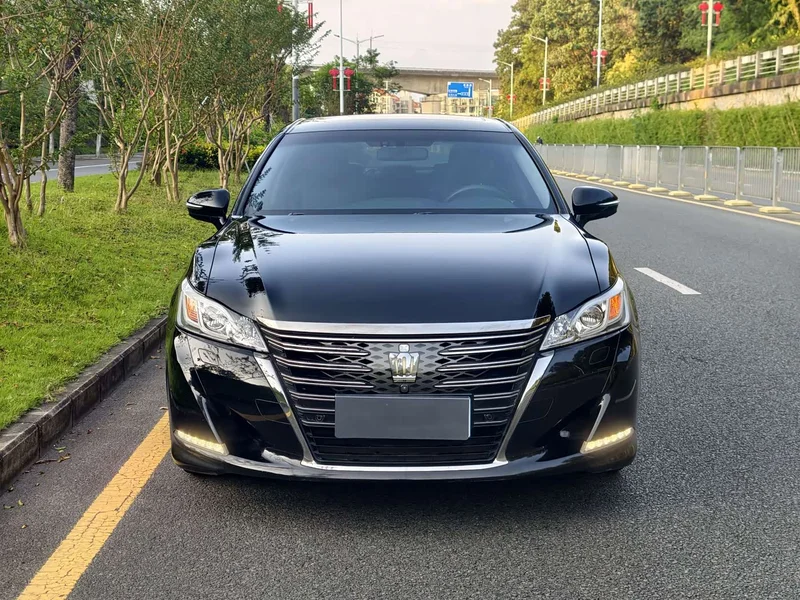 Toyota Crown — фото 2