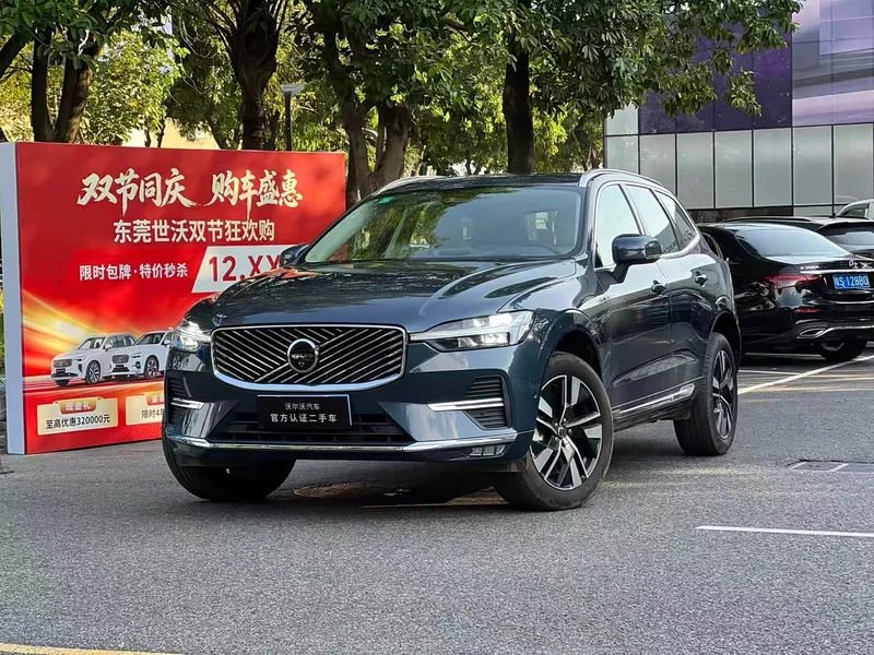 Volvo XC60 — фото 1