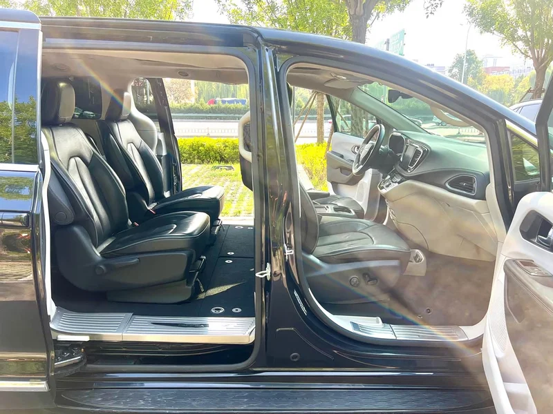Jeep Grand Voyager (Imported) — фото 20