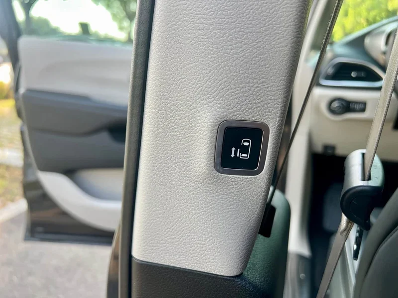 Jeep Grand Voyager (Imported) — фото 25