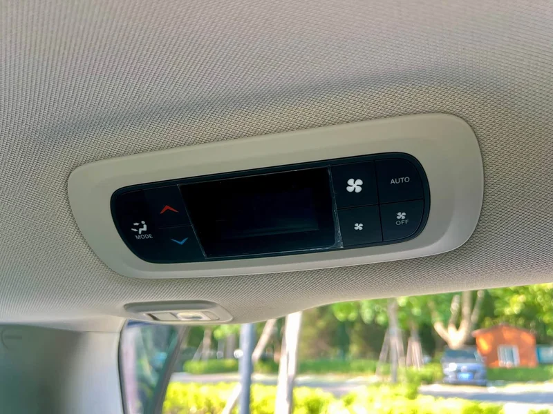 Jeep Grand Voyager (Imported) — фото 26