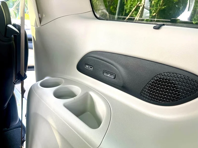 Jeep Grand Voyager (Imported) — фото 29