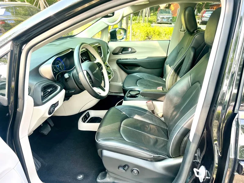 Jeep Grand Voyager (Imported) — фото 8