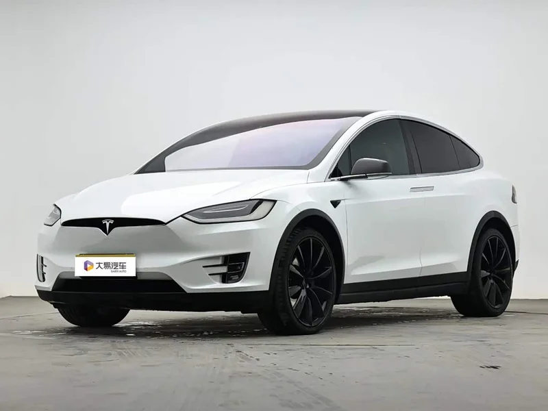Tesla Model X — фото 1