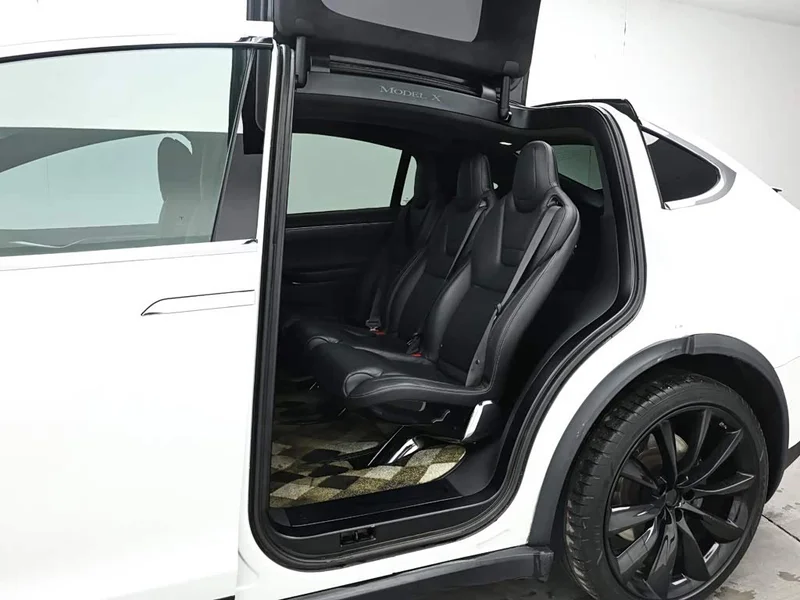 Tesla Model X — фото 15