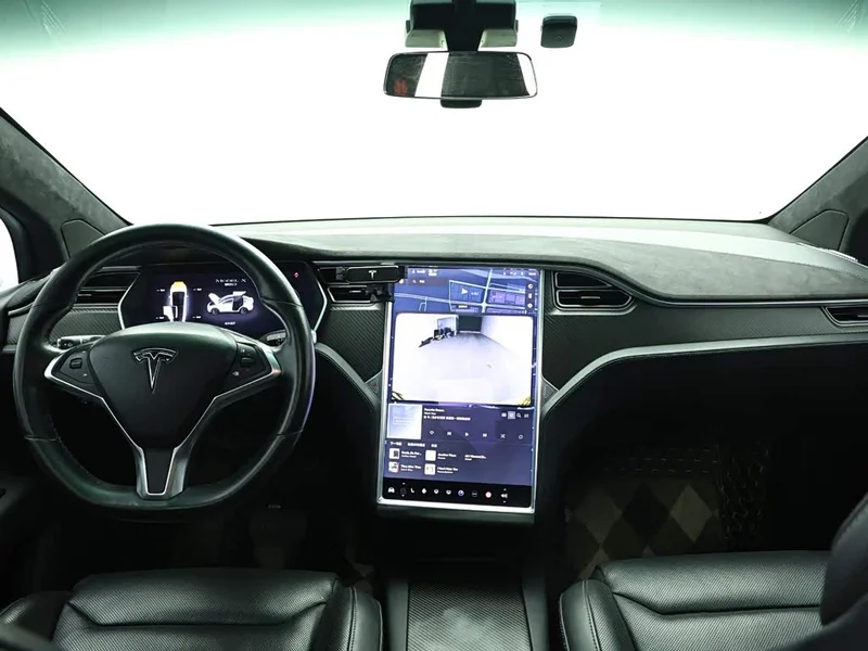 Tesla Model X — фото 16