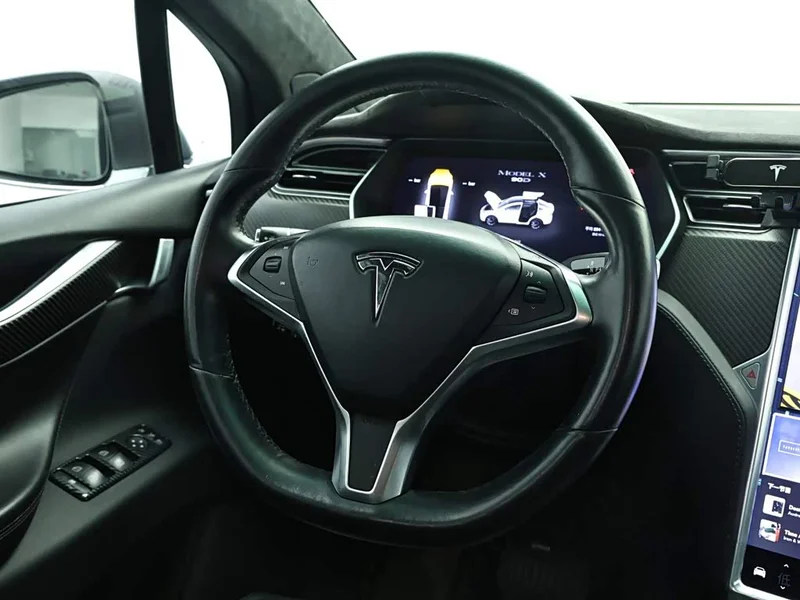 Tesla Model X — фото 17