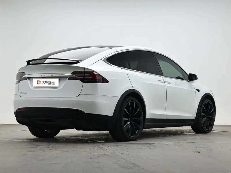 Tesla Model X — фото 3