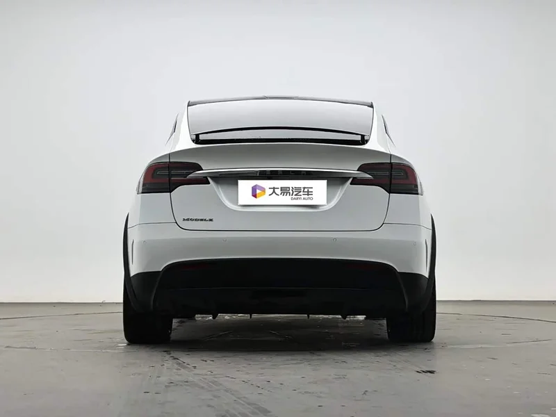 Tesla Model X — фото 4