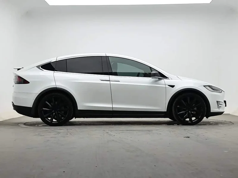 Tesla Model X — фото 6