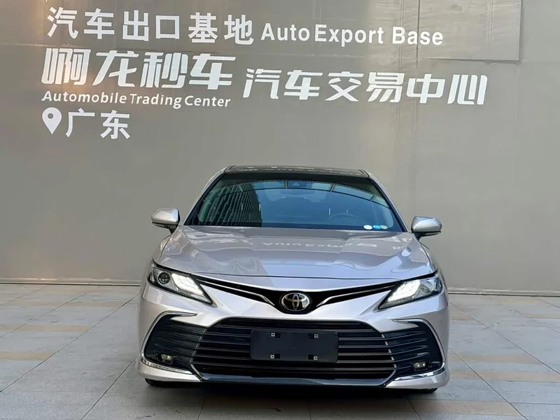 Toyota Camry — фото 2
