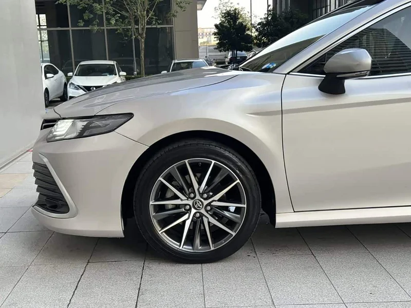 Toyota Camry — фото 5