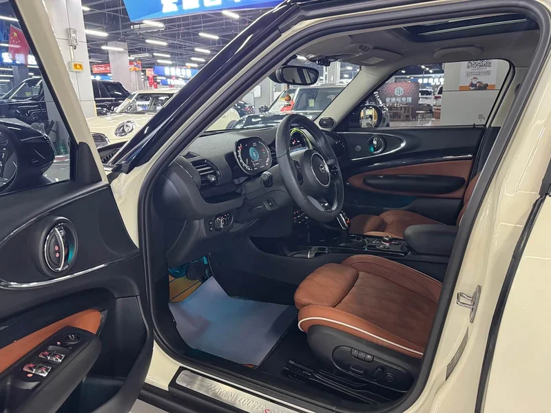MINI CLUBMAN — фото 7