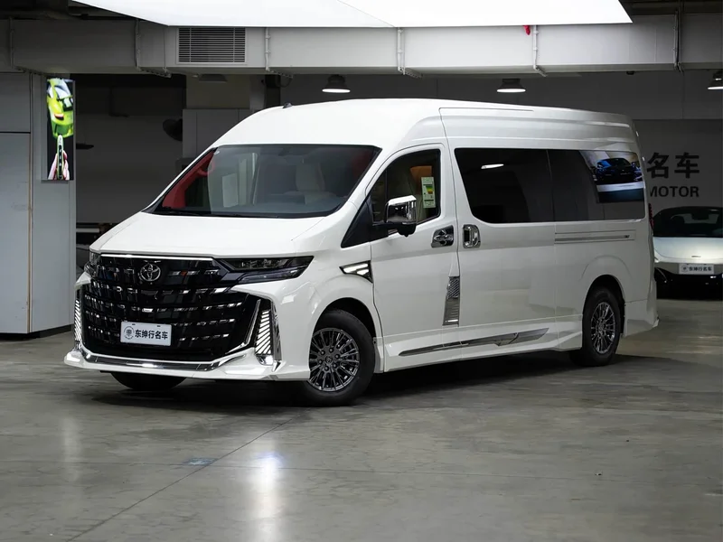 Toyota HiAce — фото 1