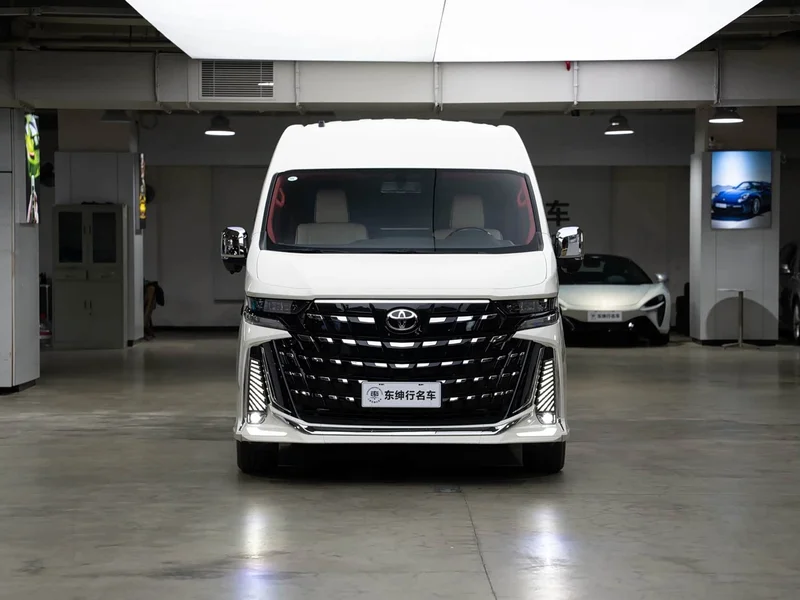 Toyota HiAce — фото 2