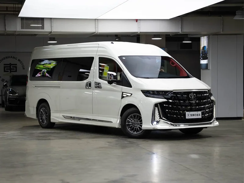 Toyota HiAce — фото 3