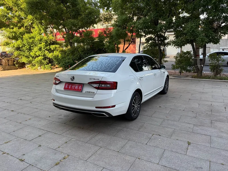 Volkswagen Octavia — фото 5
