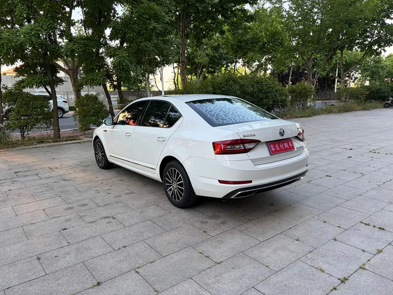 Volkswagen Octavia — фото 6