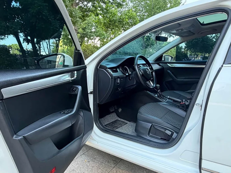 Volkswagen Octavia — фото 8