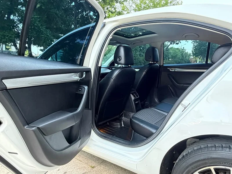 Volkswagen Octavia — фото 9