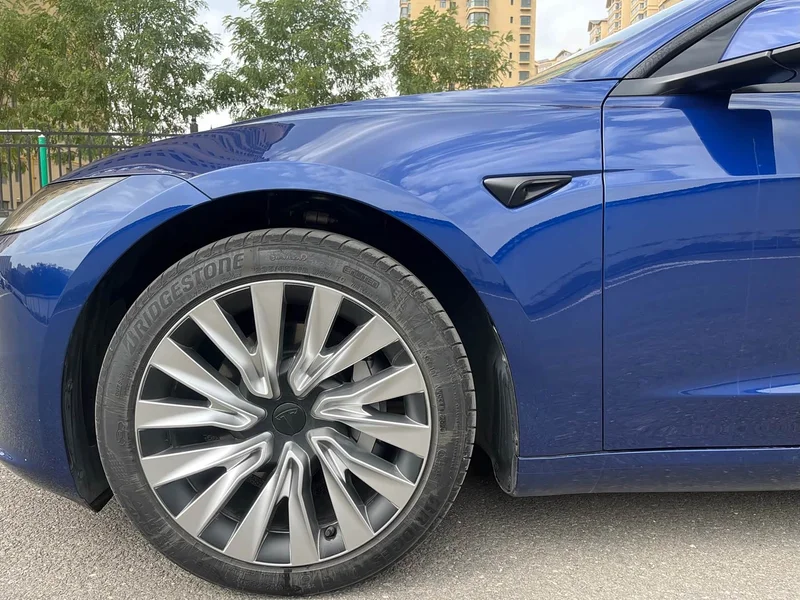 Tesla Model 3 — фото 12