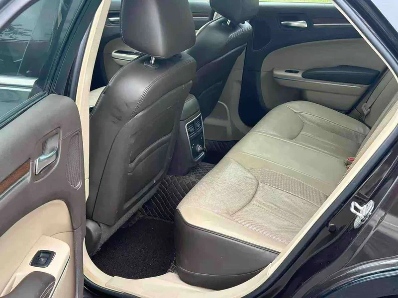 Chrysler 300C — фото 12
