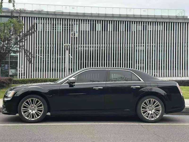 Chrysler 300C — фото 14