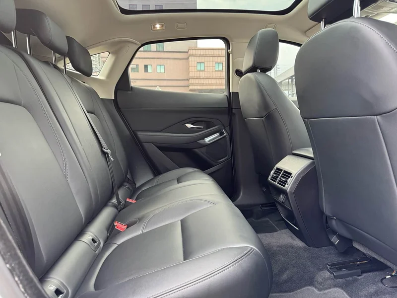 Jaguar E-PACE — фото 13