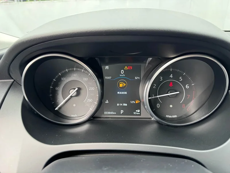 Jaguar E-PACE — фото 17