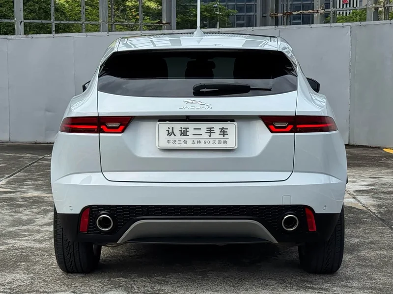 Jaguar E-PACE — фото 10