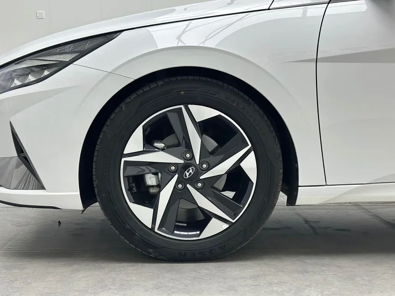 Hyundai Elantra — фото 17