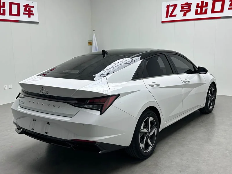 Hyundai Elantra — фото 20