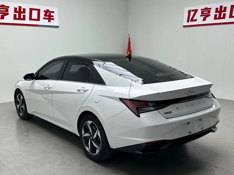 Hyundai Elantra — фото 21