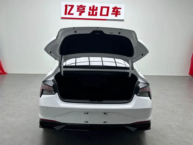 Hyundai Elantra — фото 22