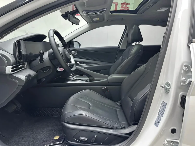Hyundai Elantra — фото 4