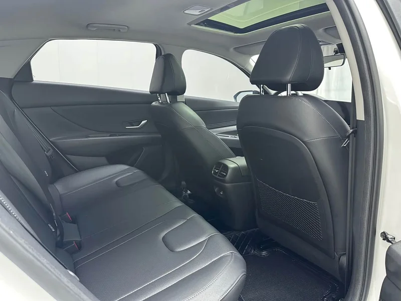 Hyundai Elantra — фото 6
