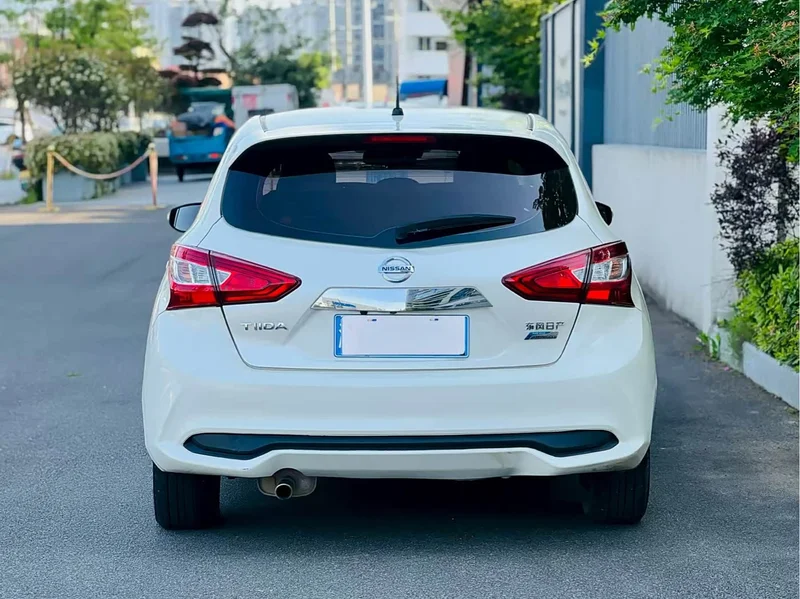 Nissan Tiida — фото 4