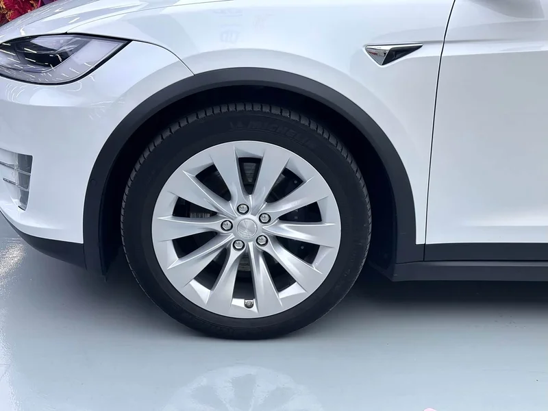 Tesla Model X — фото 4