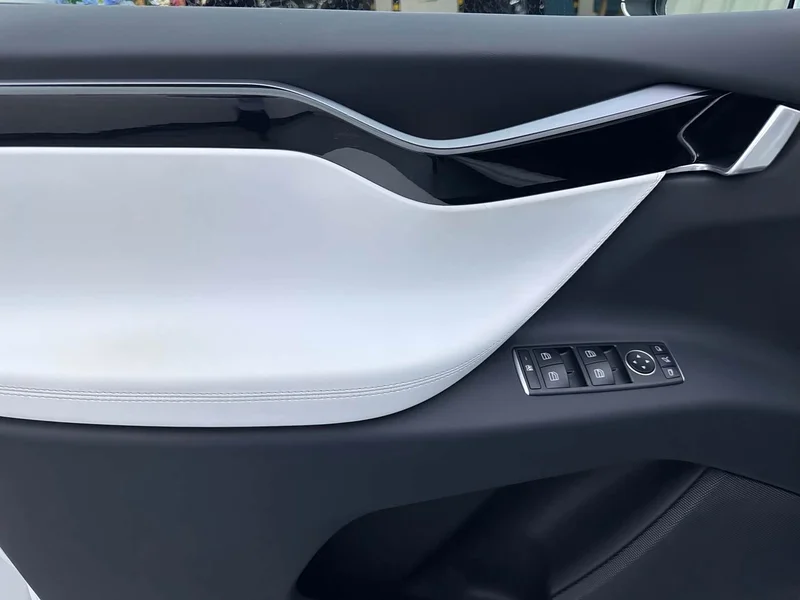 Tesla Model X — фото 7