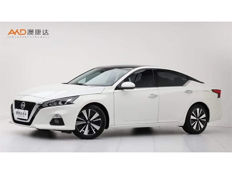 Nissan Teana — фото 1