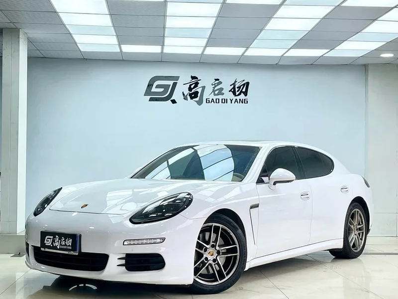 Porsche Panamera — фото 1