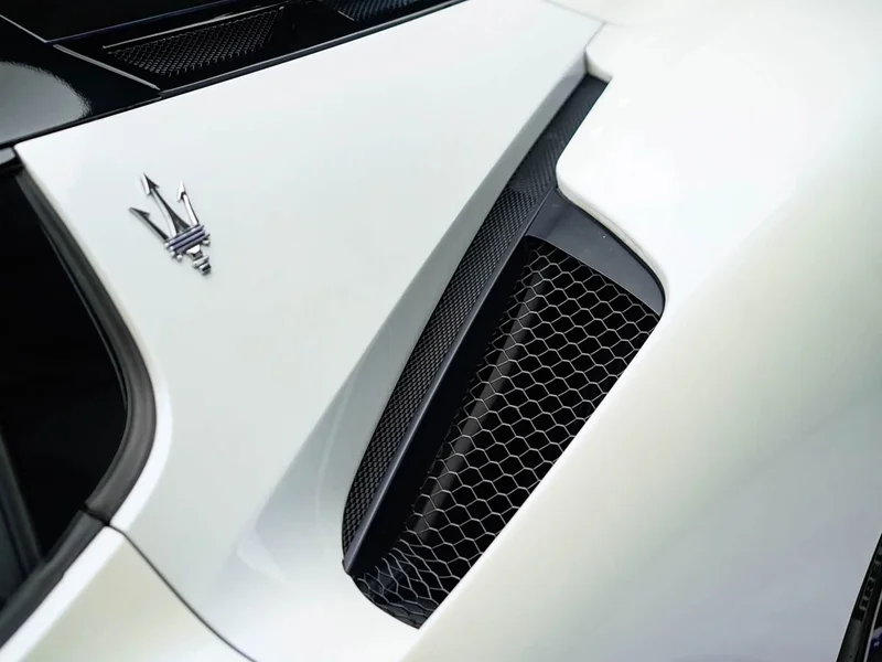 Maserati MC20 — фото 10