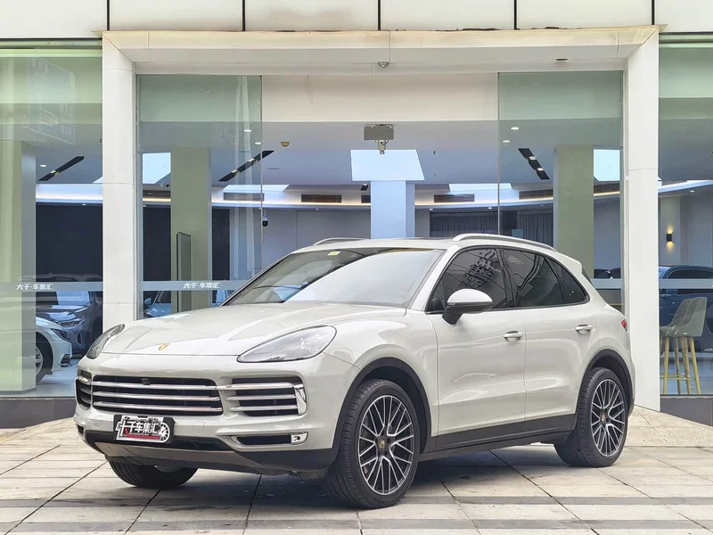 Porsche Cayenne — фото 1