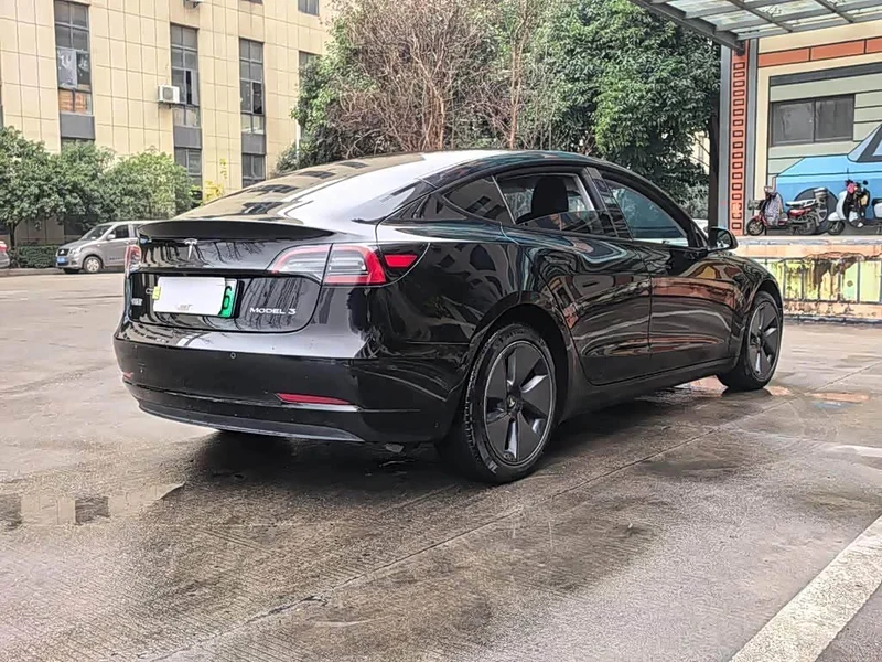 Tesla Model 3 — фото 17