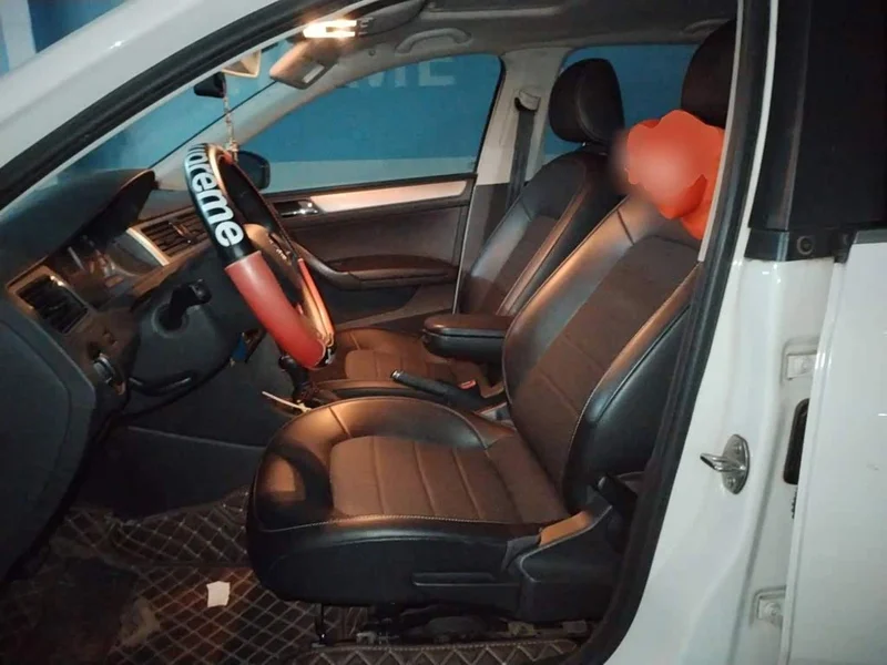 Volkswagen Rapid Spaceback — фото 11