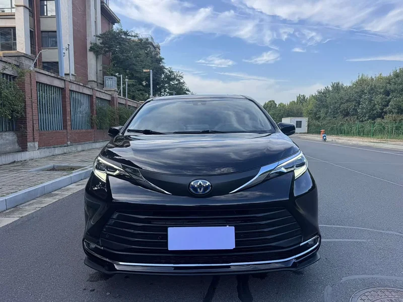 Toyota Sienna — фото 2