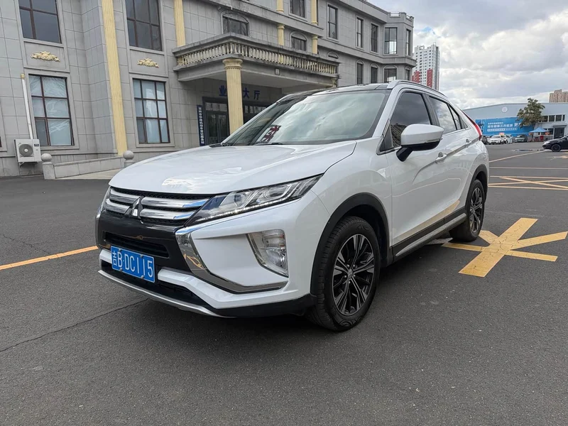 Mitsubishi Eclipse Cross — фото 1