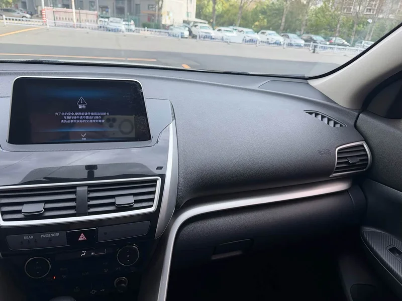 Mitsubishi Eclipse Cross — фото 13